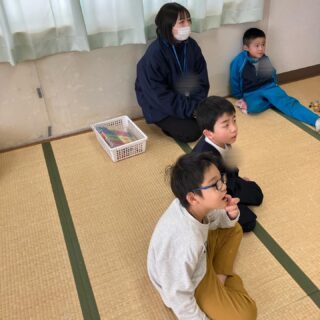 AIJYUで地震の避難訓練をしました!
初めに地震に関する動画を友達と一緒に見ることが出来ました!3問のクイズに答えて真剣に答えていました。その後、プレイルームでだるまさんが転んだをして遊んでいると、地震の警報がなり上着を着て靴を履いて落ち着いて玄関の外まで避難することが出来ました。避難訓練が終わった後に、帰って来られた利用者様は動画を見て勉強することが出来ました!とても良い経験が出来ました。
#aijyu松沢
#AIJYU松沢
#放課後等デイサービス
#児童発達支援
#富山県
#小矢部市
#放デイ
#発達障害
#自閉スペクトラム
#ADHD