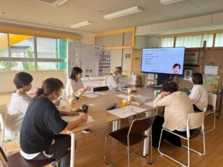 平素より当事業所の運営にご理解・ご協力をいただきありがとうございます。このたび職員を対象に、「第1回身体拘束適正化等防止研修」及び「虐待防止研修」を実施いたしました。研修では、利用者様の人権や尊厳を大切にし、安全・安心に過ごしていただくための支援や対応について確認を行いました。今後も定期的に研修を行い、より良い支援に努めてまいります。引き続き、よろしくお願いいたします。

#aijyu松沢 
#AIJYU松沢
#放課後等デイサービス 
#児童発達支援 
#富山県